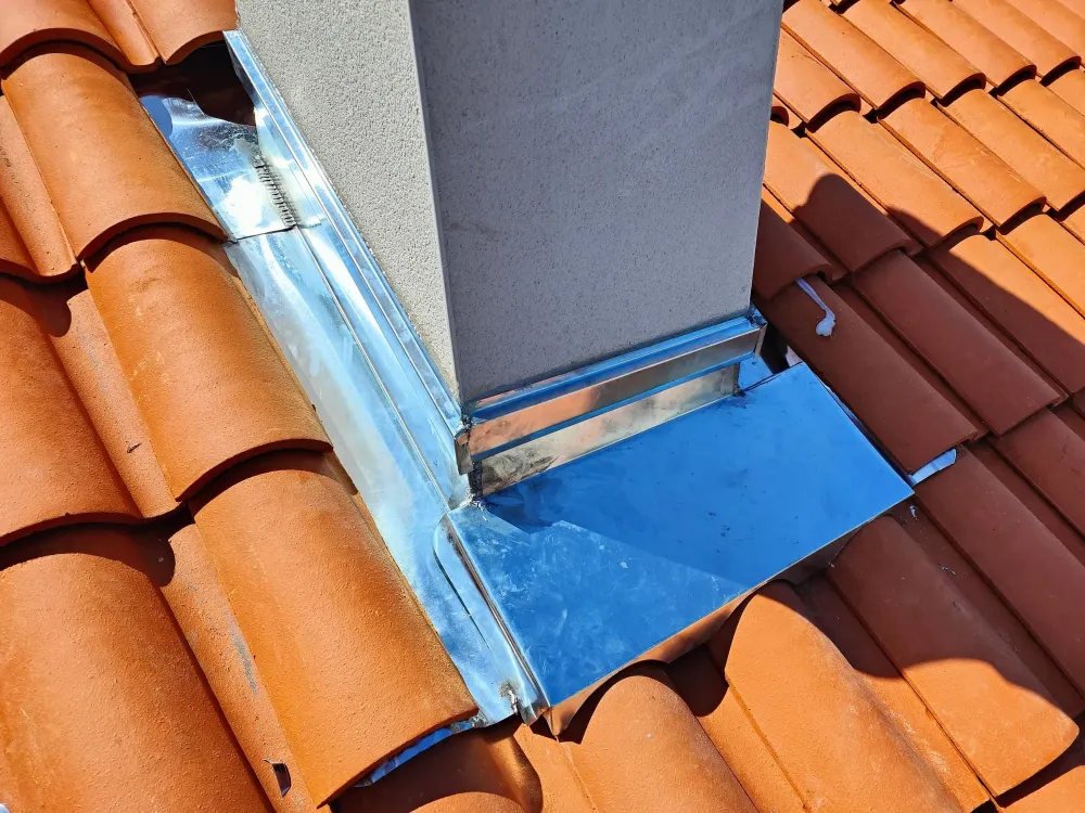 socle de cheminée en zinc